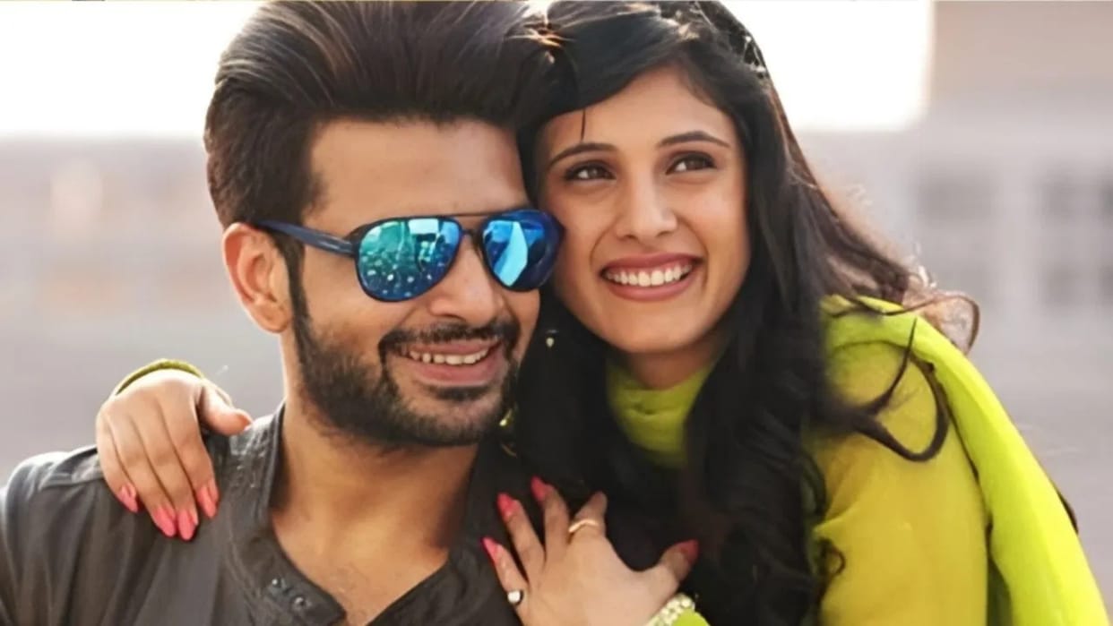 Saanvi talwar accused karan kundra for forcefully kissing abusing and slapping her on a tv serial set