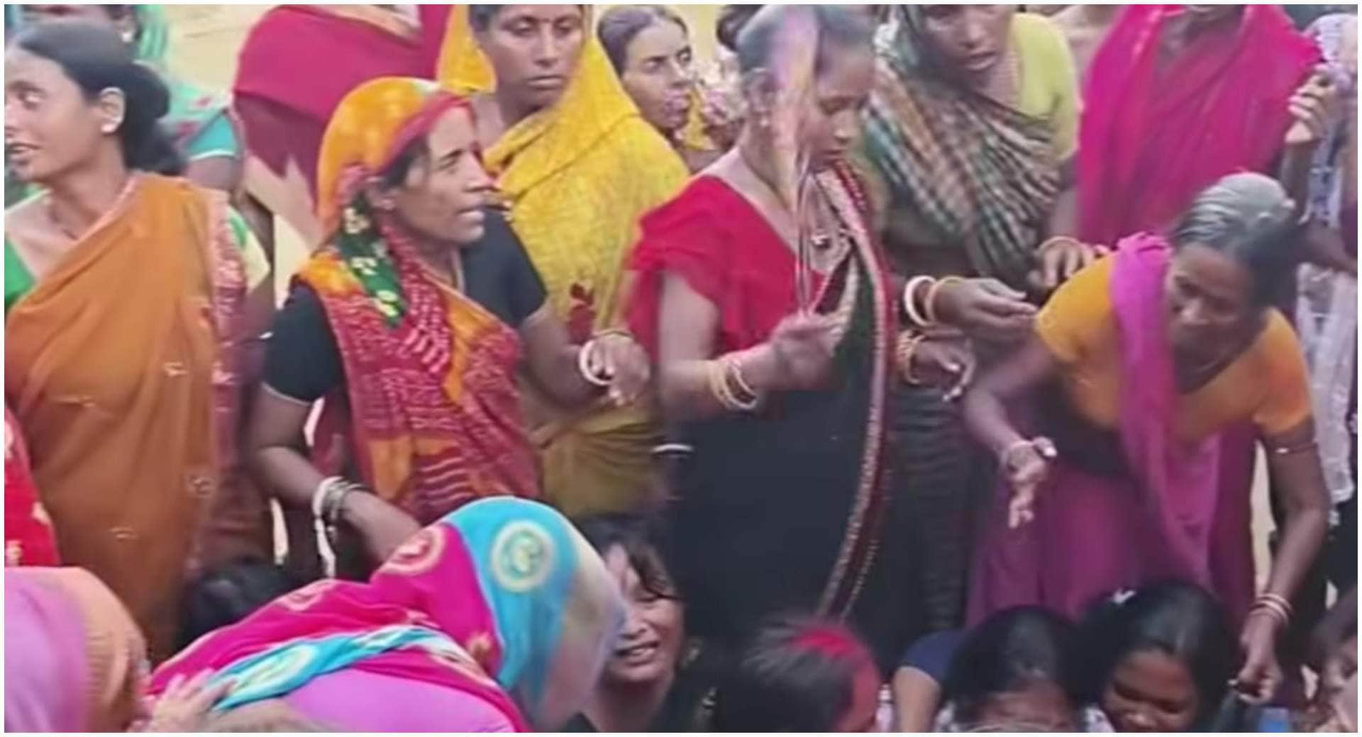 शोकाकुल परिजन