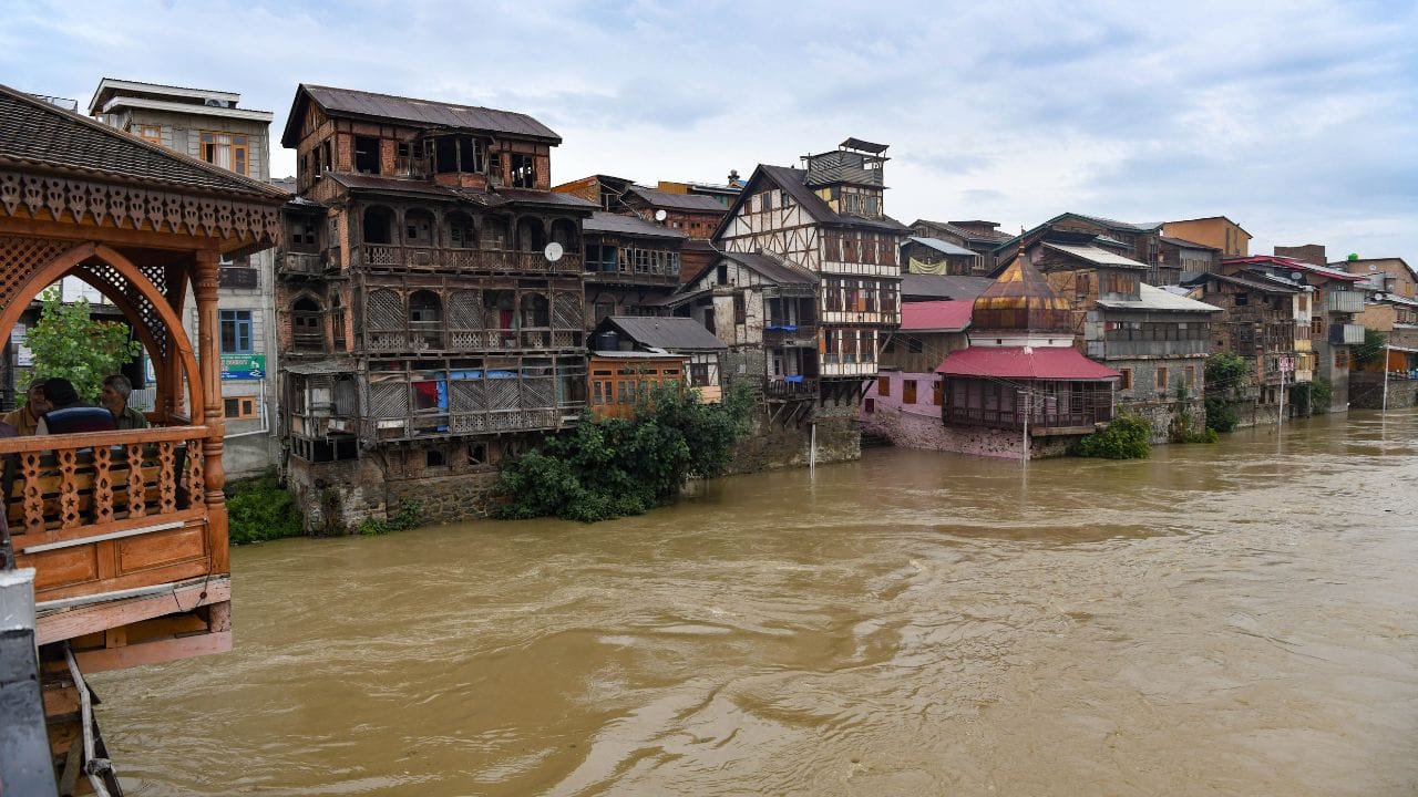 Rains trigger flood scare in Kashmir, water level in most rivers remain high Srinagar