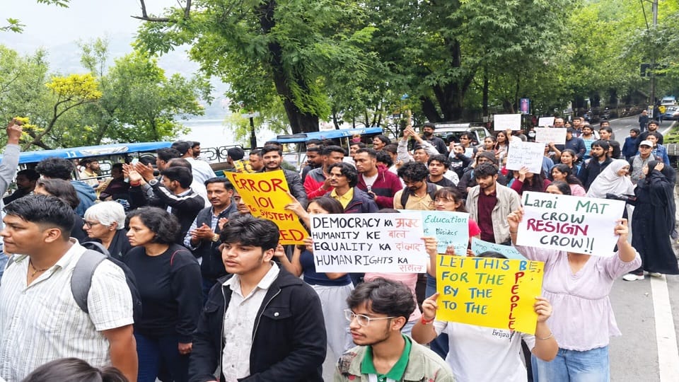 Protest in Nainital against neet paper leak