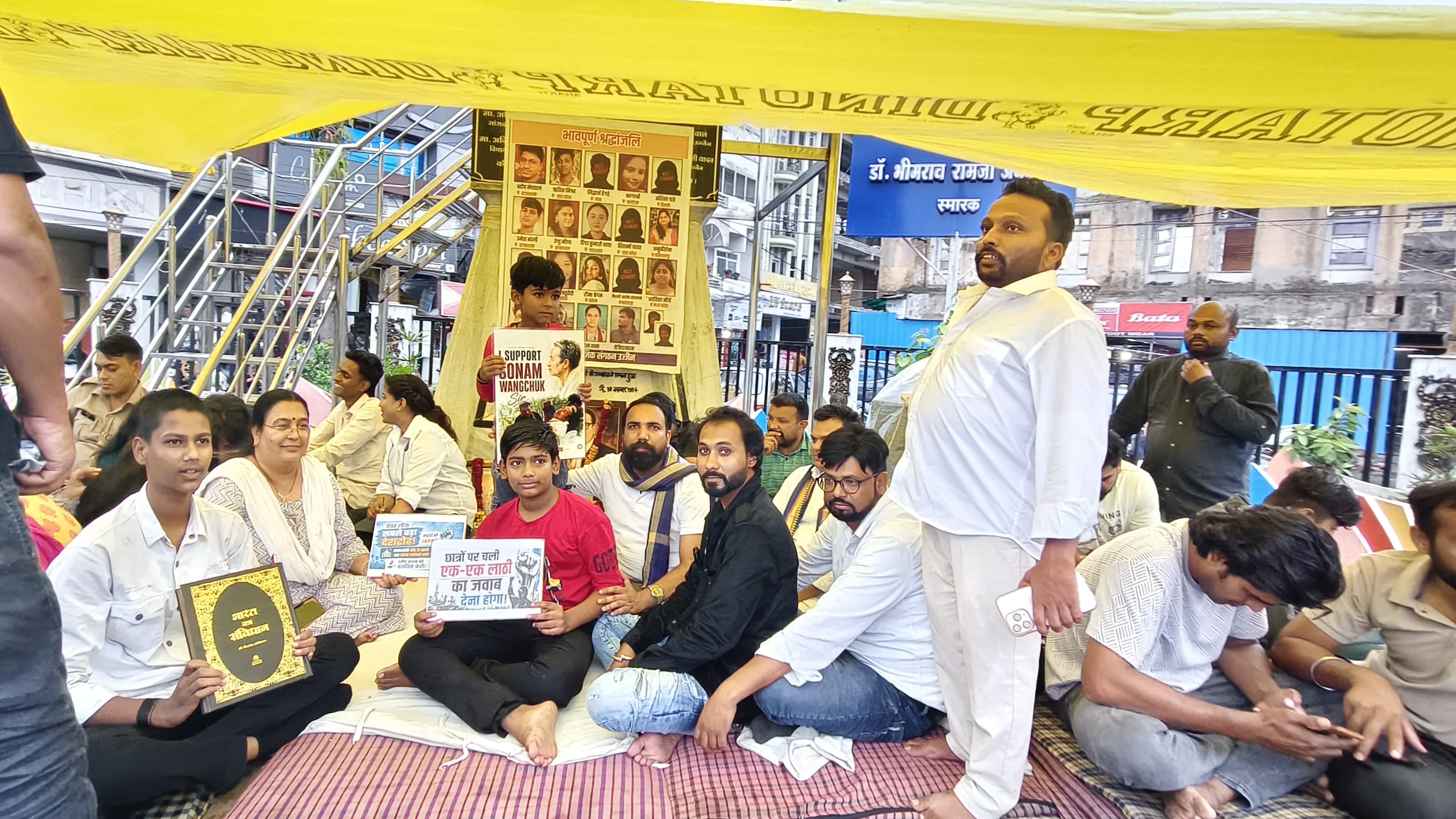 Ujjain: टावर चौक पर महापड़ाव जारी।
