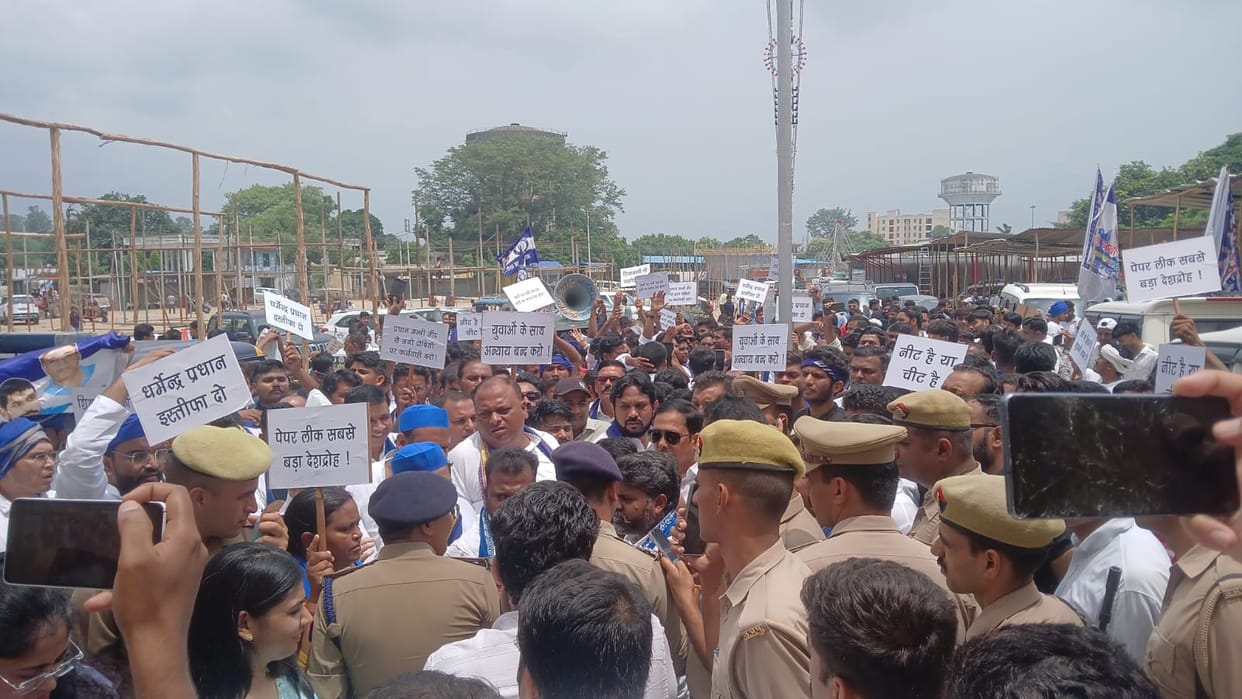 Azad Samaj Party Protests in Meerut and Bijnor Against Jantar Mantar Lathi-Charge, Demands Dharmendra Pradhan’