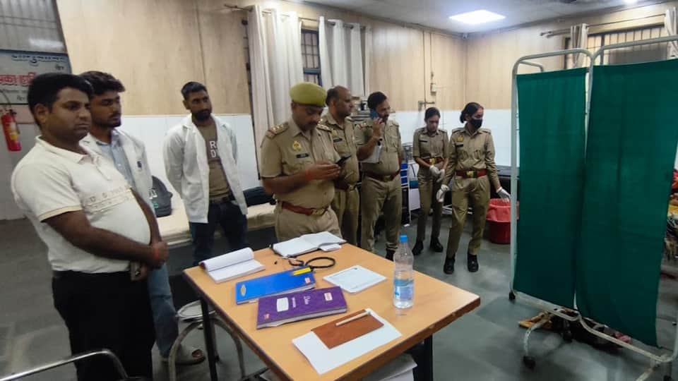 Husband kills wife with sharp-edged weapon In Aligarh