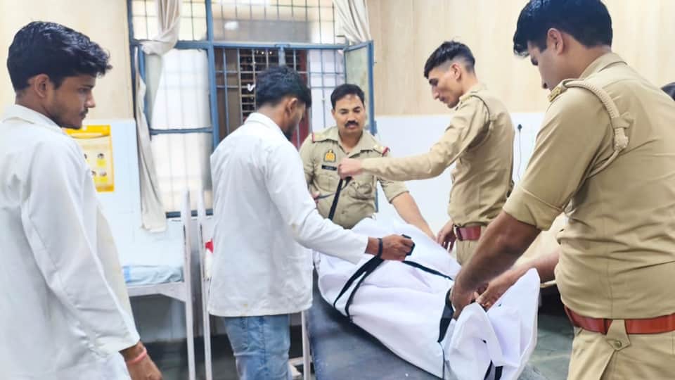 Husband kills wife with sharp-edged weapon In Aligarh