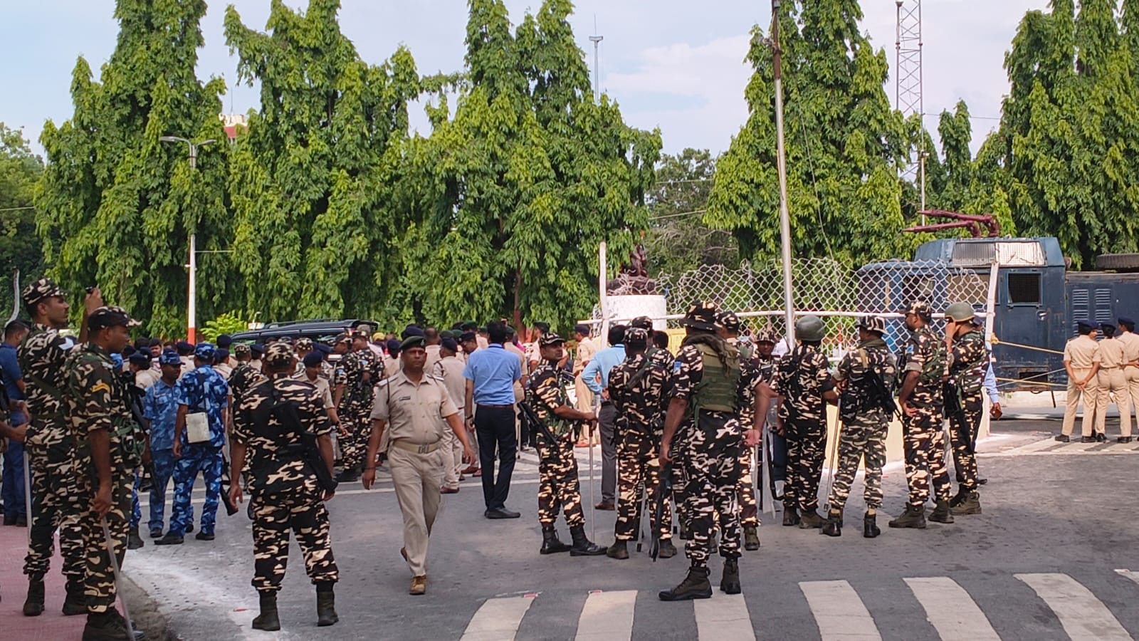 पटना में तैनात सुरक्षाकर्मी।