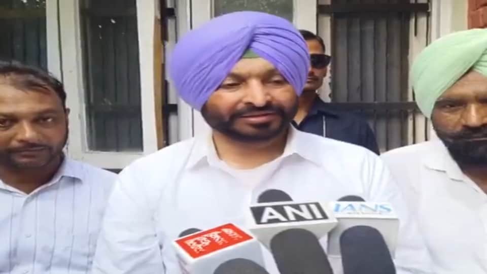 Barnala: BJP leader Ravneet Singh targets CM Bhagwant Mann over the lathi-charge on sanitation workers