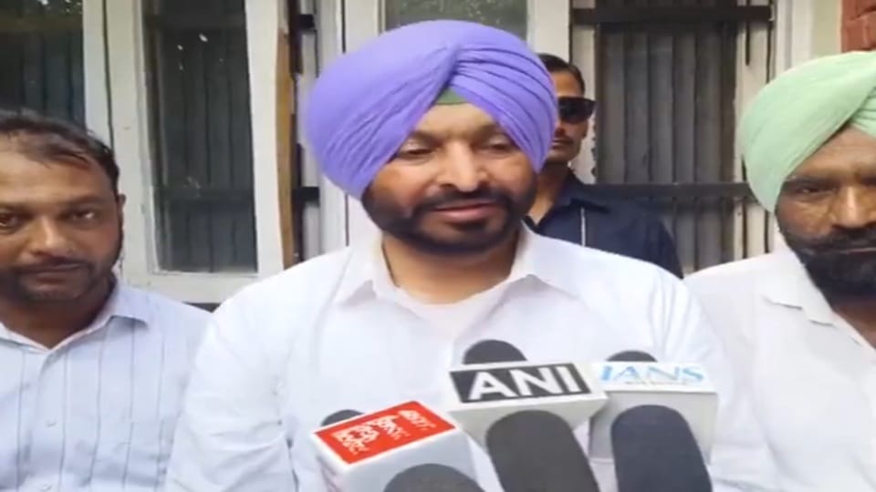 Barnala: BJP leader Ravneet Singh targets CM Bhagwant Mann over the lathi-charge on sanitation workers