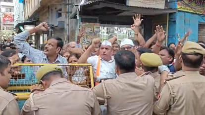 Congress distributes sweets and takes out a victory march over Dharmendra's resignation