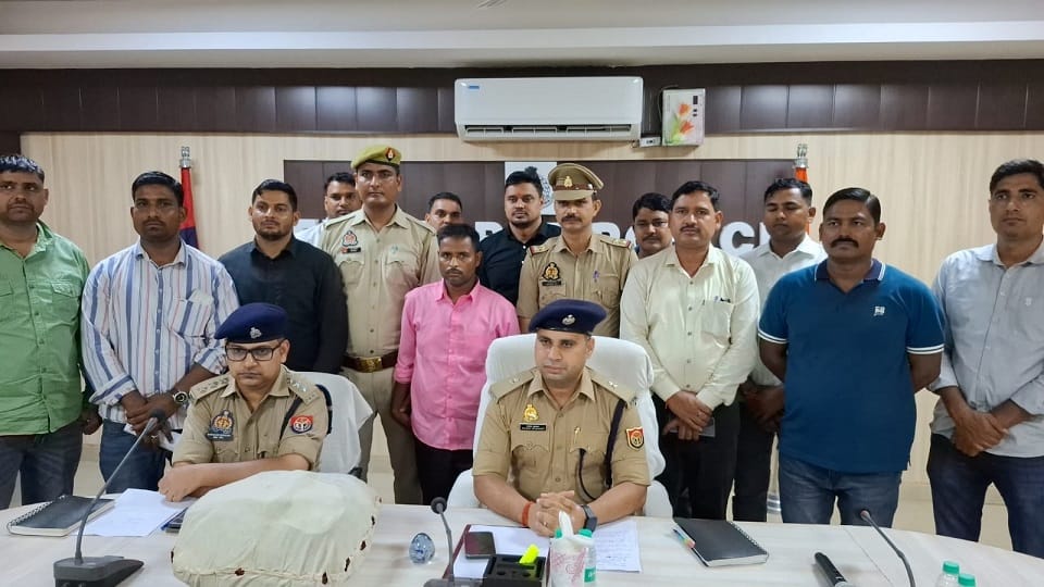 Interstate smuggler arrested with charas worth three crore in firozabad