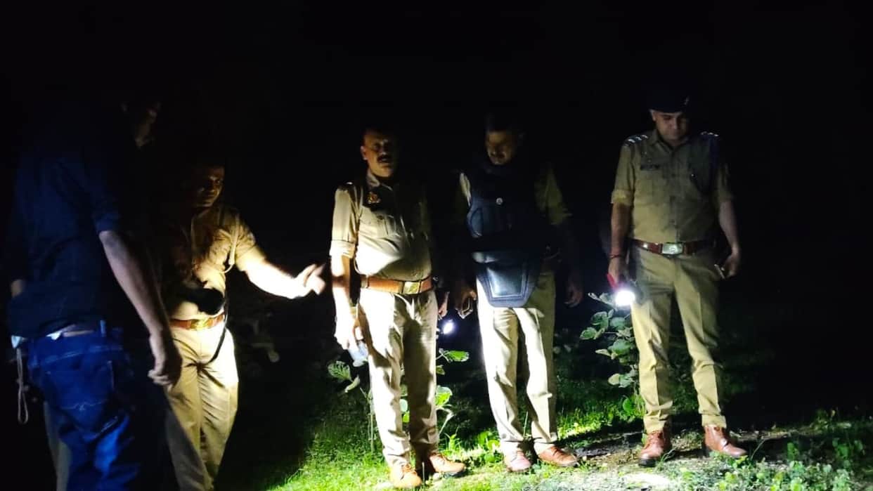 Sonbhadra Police solved the case of a robbery involving a bullion trader and arrested two miscreants in encoun