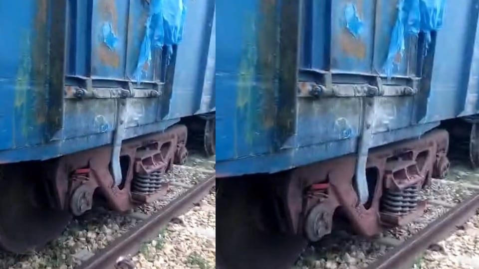 अमेठी में मालगाड़ी पटरी से उतरी