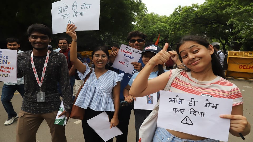 Credit War at Jantar Mantar Political parties race to claim credit protesters say We endured sun and rain