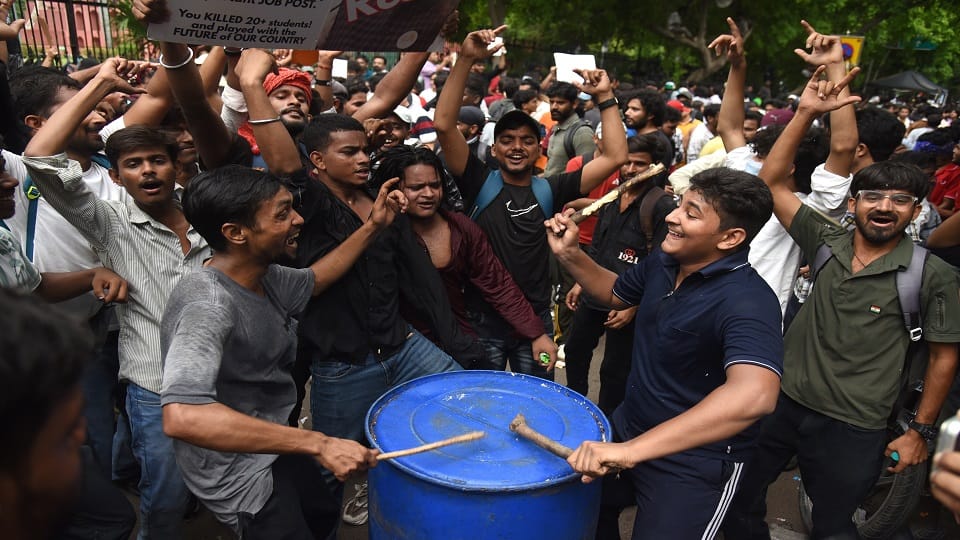 Credit War at Jantar Mantar Political parties race to claim credit protesters say We endured sun and rain