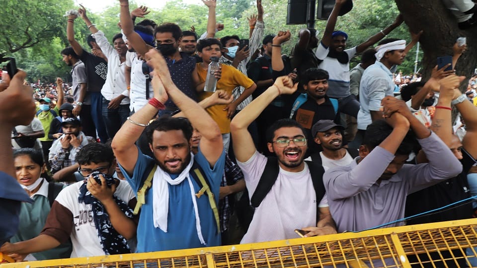 Credit War at Jantar Mantar Political parties race to claim credit protesters say We endured sun and rain