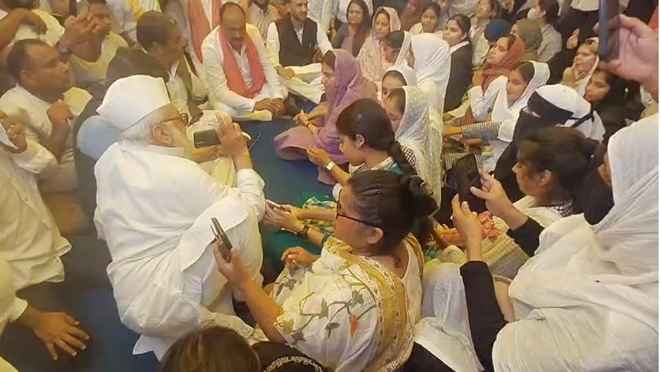 Several SP MP visit Jauhar University, support to students, declare will not let 'temple of education fall