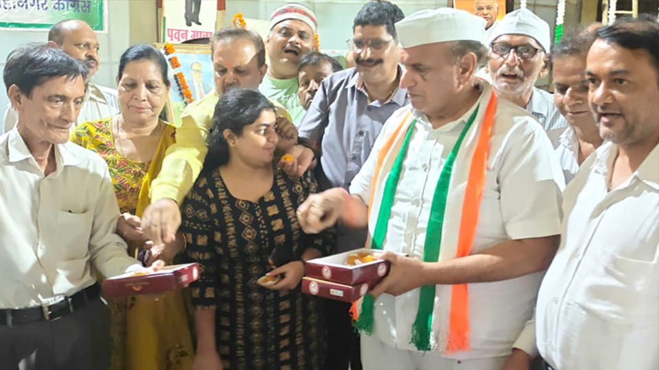 Congress distributes sweets and takes out a victory march over Dharmendra's resignation