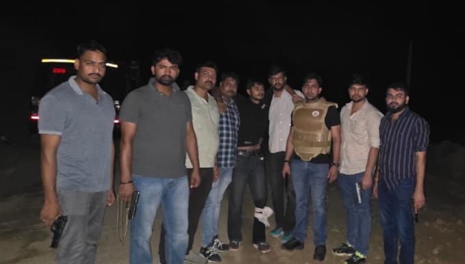 पुलिस की गिरफ्त में आरोपी