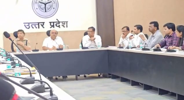 Kanpur Vyapar Bandhu meeting under chairmanship of DM issues ranging from house tax to Pink Toilets raised