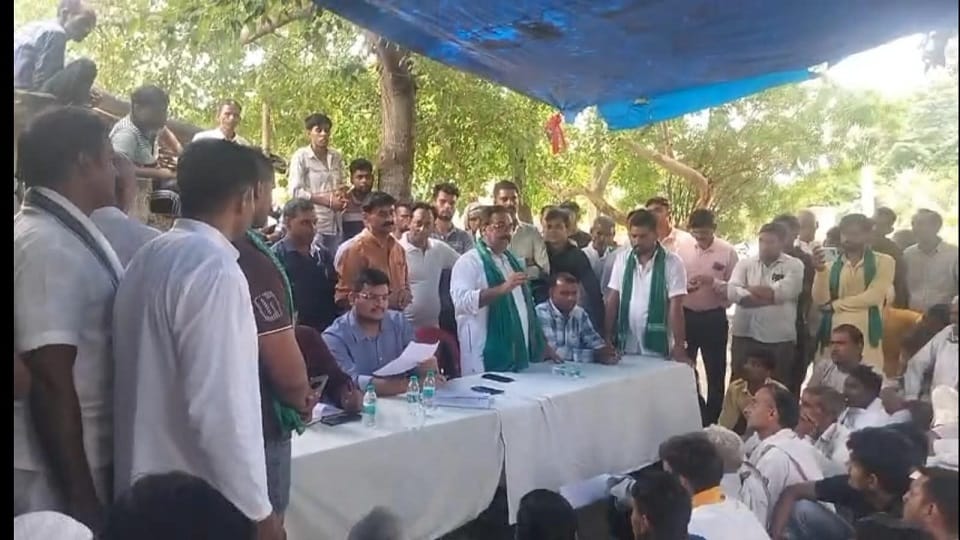 150 Farmers Allege Land Records Altered Without Compensation, Demand Meeting With CM Yogi