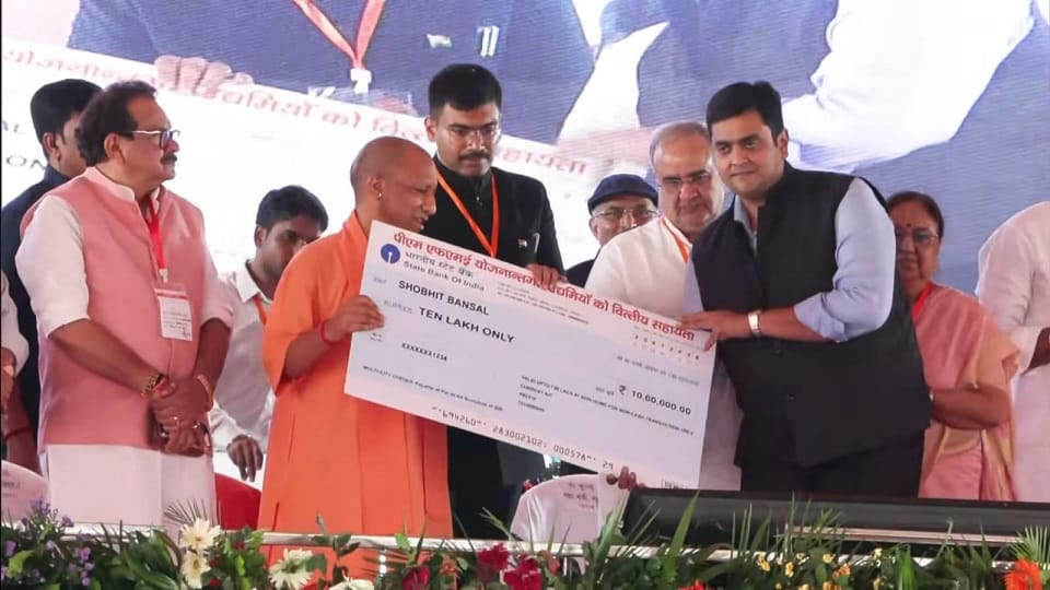 Chief Minister Yogi Adityanath addressed public meeting and attack on Samajwadi Party in Agra