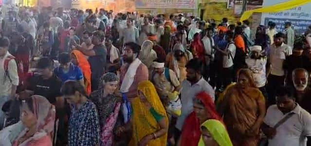 huge crowd of pilgrims reached at govardhan parikrama in mathura up