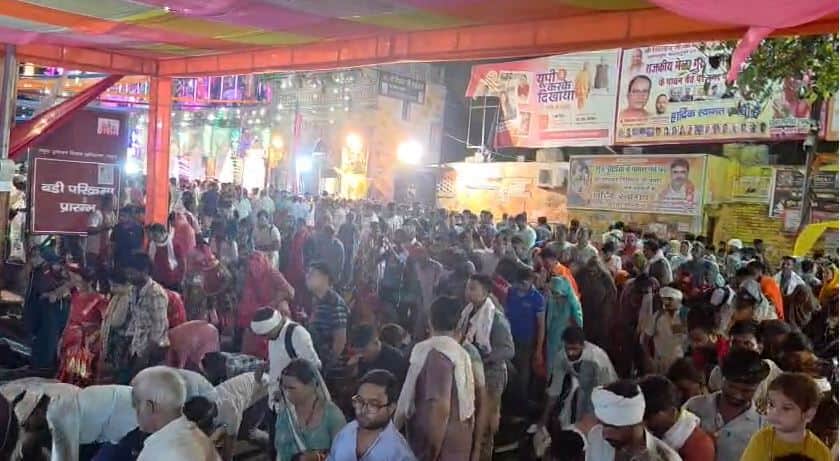 huge crowd of pilgrims reached at govardhan parikrama in mathura up