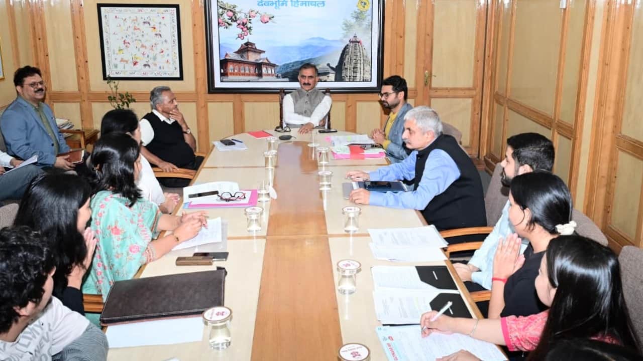 मुख्यमंत्री सुखविंद्र सिंह सुक्खू ने स्वास्थ्य विभाग अधिकारियों के साथ बैठक की।
