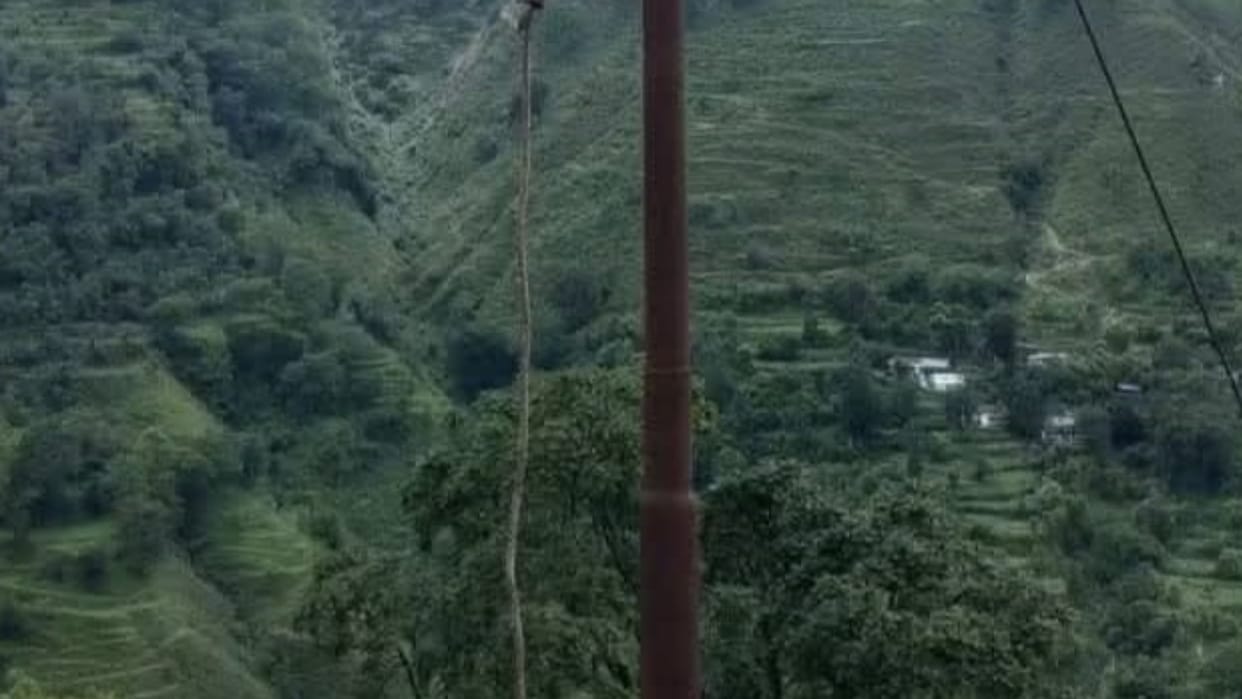Power corporation worker climbs pole without a shutdown dies of electrocution Kotdwar News
