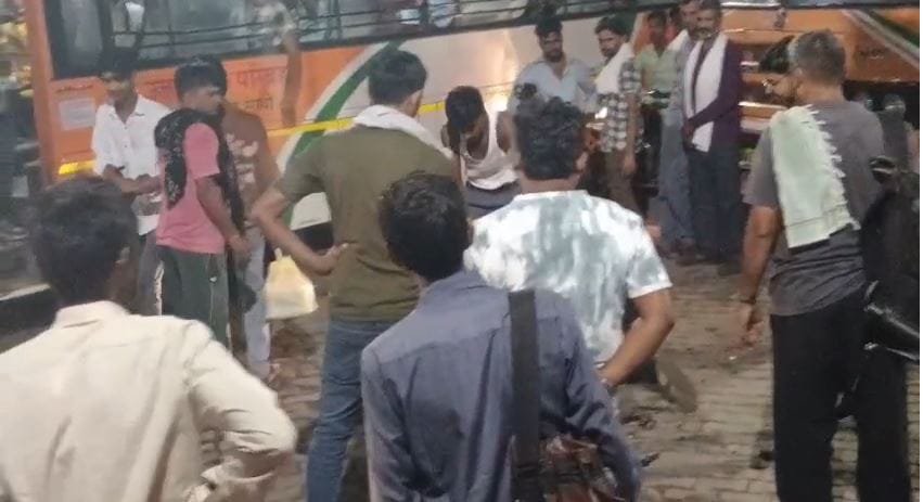 UP Roadways bus drivers exchanged kicks and punches at the old bus stand in Mathura