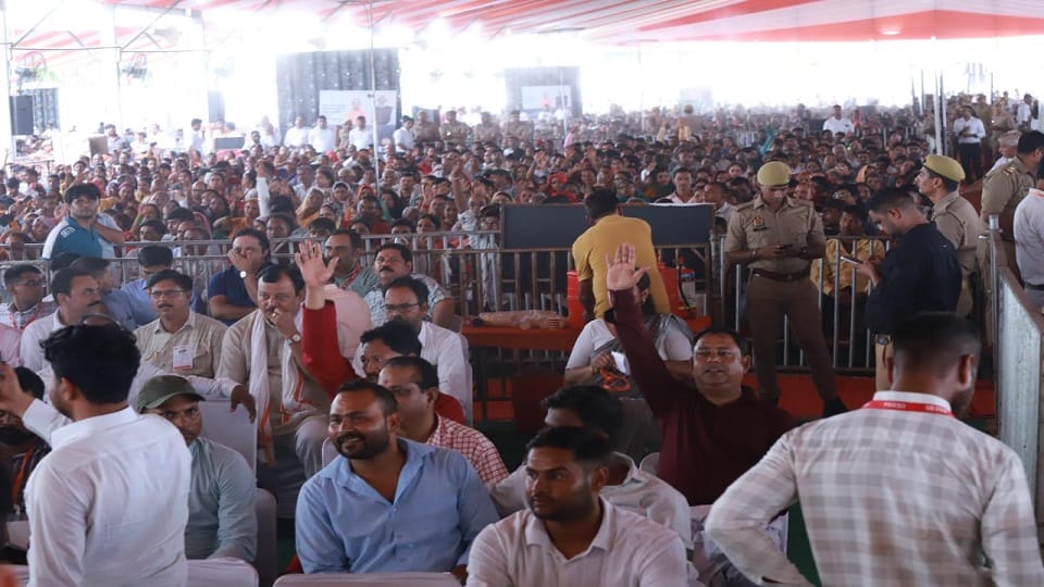 Chief Minister Yogi Adityanath addressed public meeting and attack on Samajwadi Party in Agra