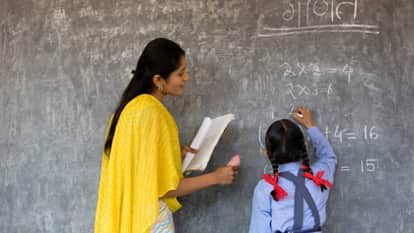 शिक्षक (प्रतीकात्मक फोटो)