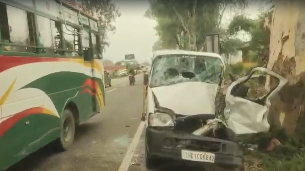 चंडीगढ़-धर्मशाला हाईवे पर दिलवां में सड़क हादसा।