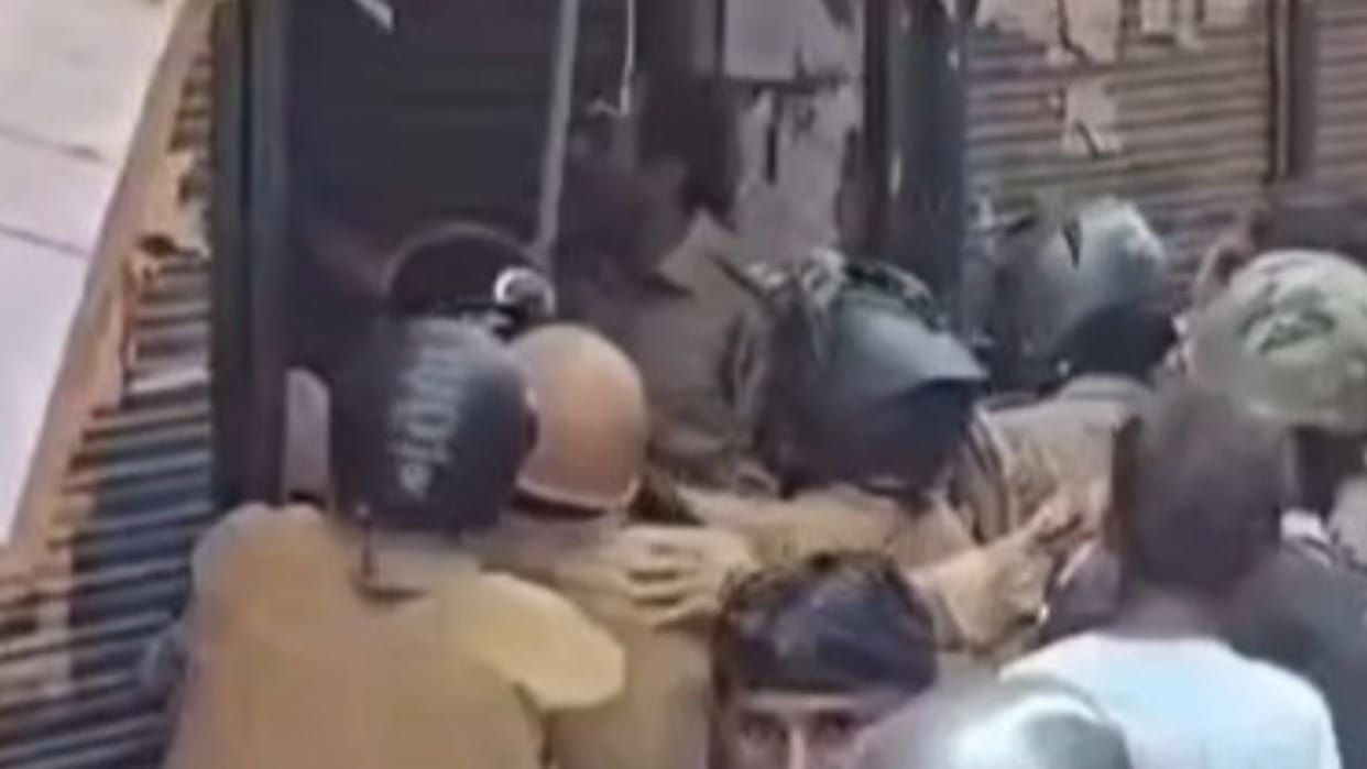 Dalmandi Allegations of assault on government employees during Dalmandi demolition drive FIR