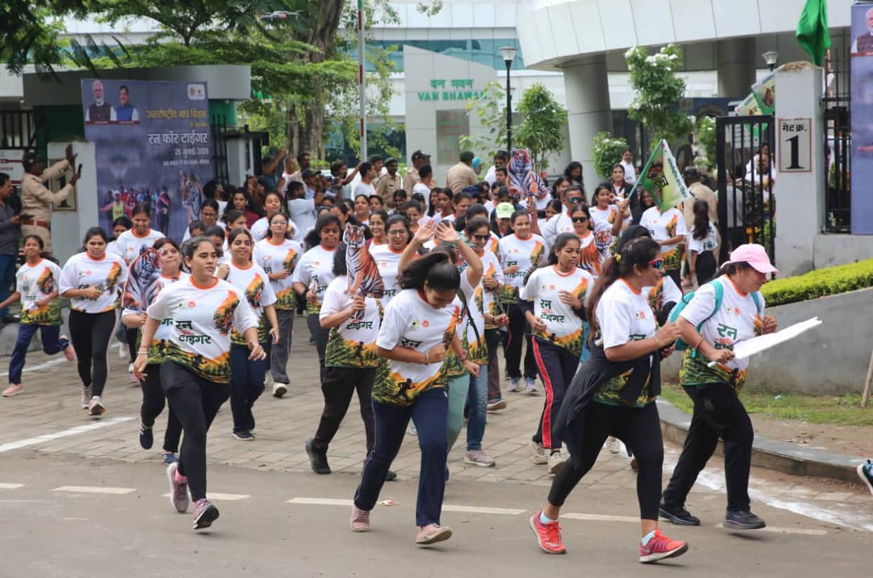 Bhopal News: Bhopal runs against substance abuse; youth take up the torch of awareness and pledge to build a d