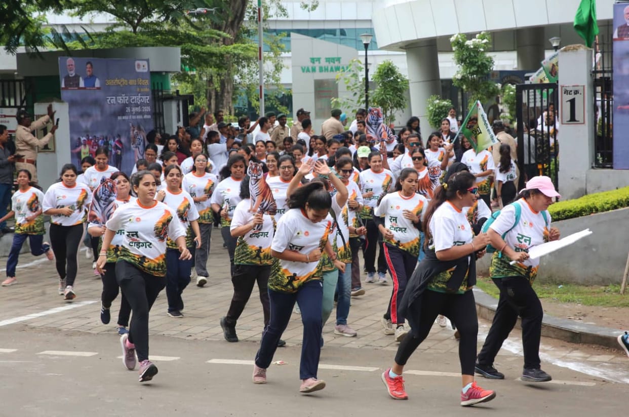 Bhopal News: Bhopal runs against substance abuse; youth take up the torch of awareness and pledge to build a d