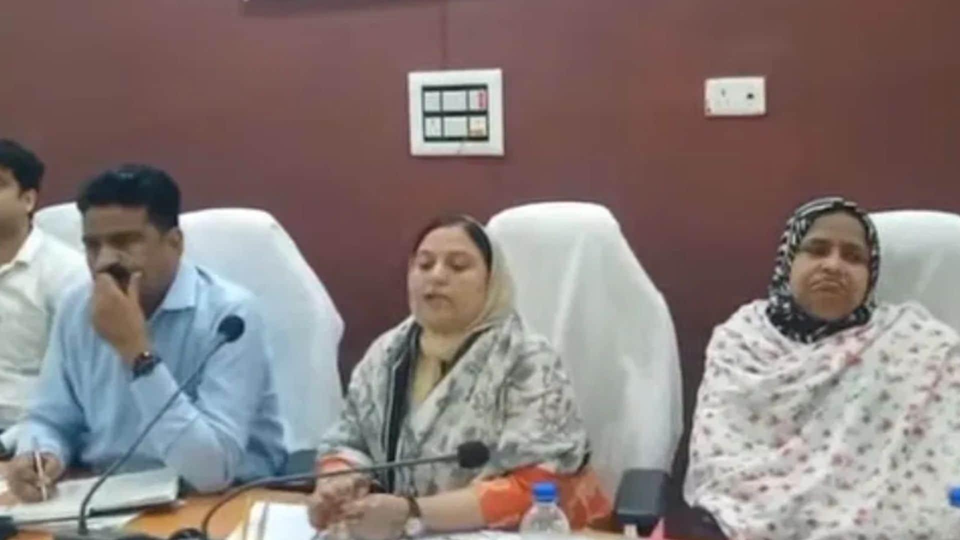 बैठक में मौजूद डिप्टी मेयर नाजिया हसन
