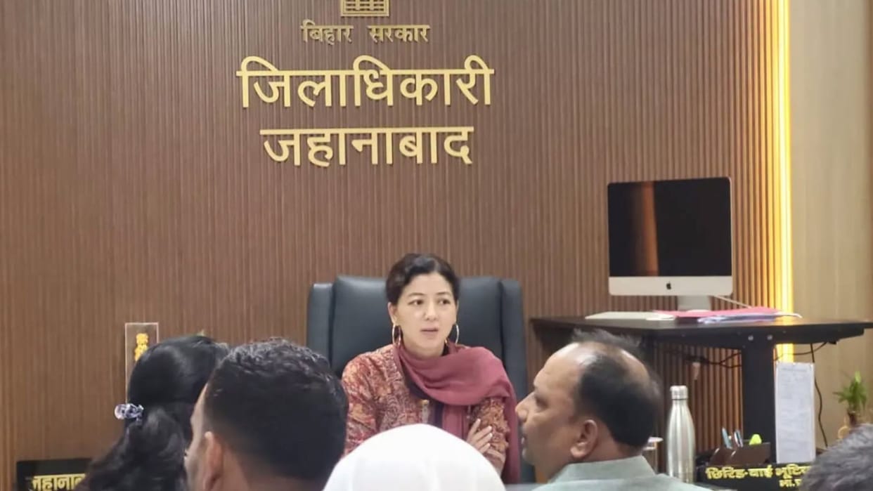 Bihar Dm Cancels Leave of All Govt Employees Bars Leaving Headquarters