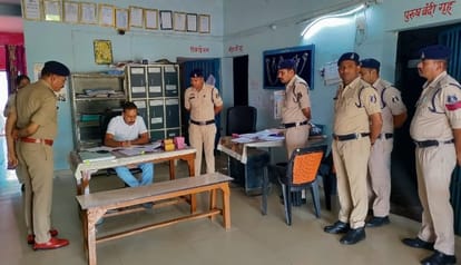 एसपी ने थानों का निरीक्षण किया।