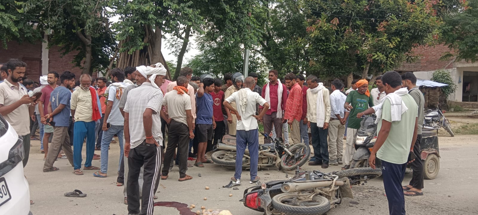 फर्रुखाबाद में दो बाइक भिड़ी हादसे में दो की मौत