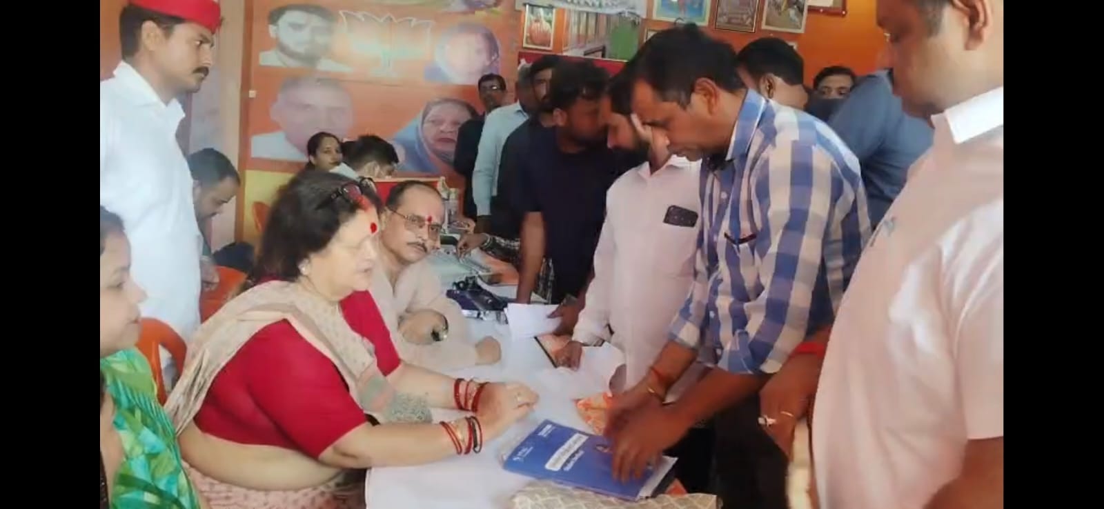 जनसमस्याएं सुनतीं महापौर पांडे