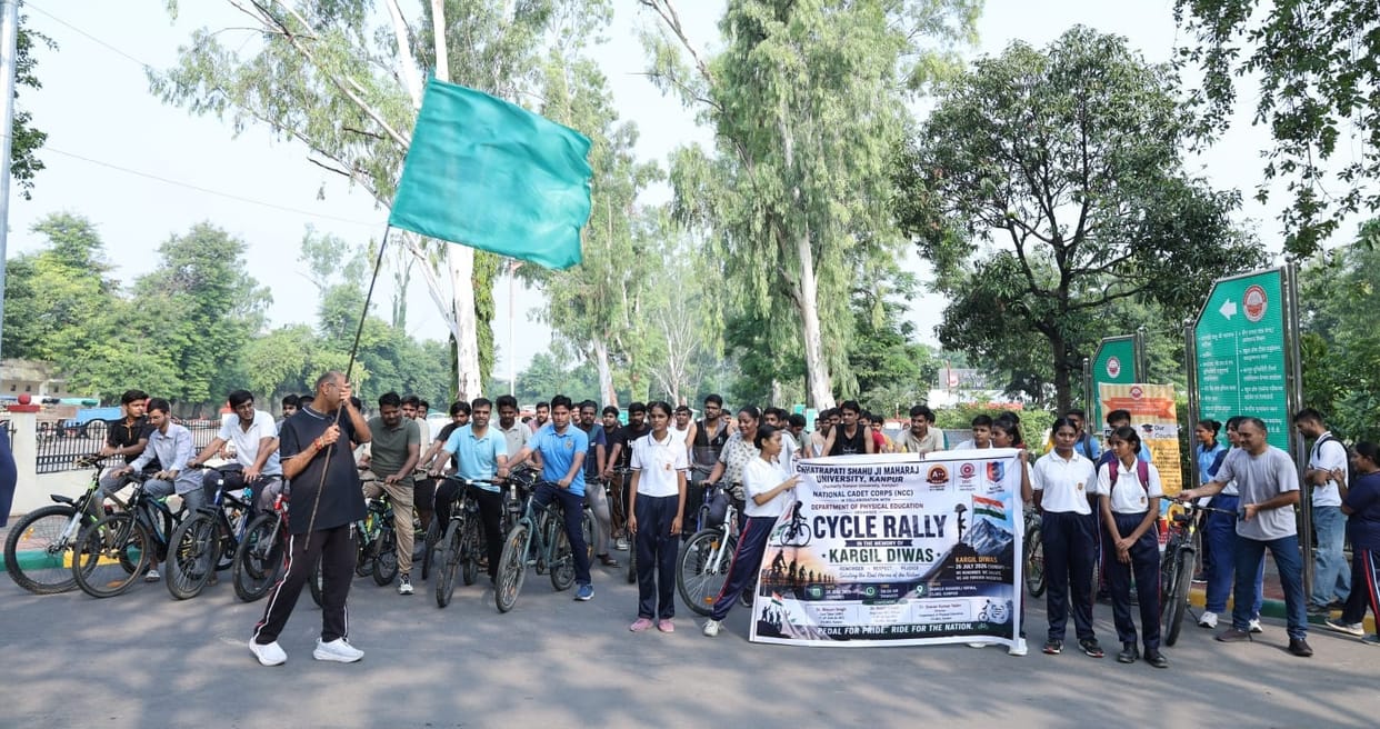 Kanpur CSJMU echoes with spirit of Kargil Vijay Diwas cycle rally held under  theme Pedal for Pride