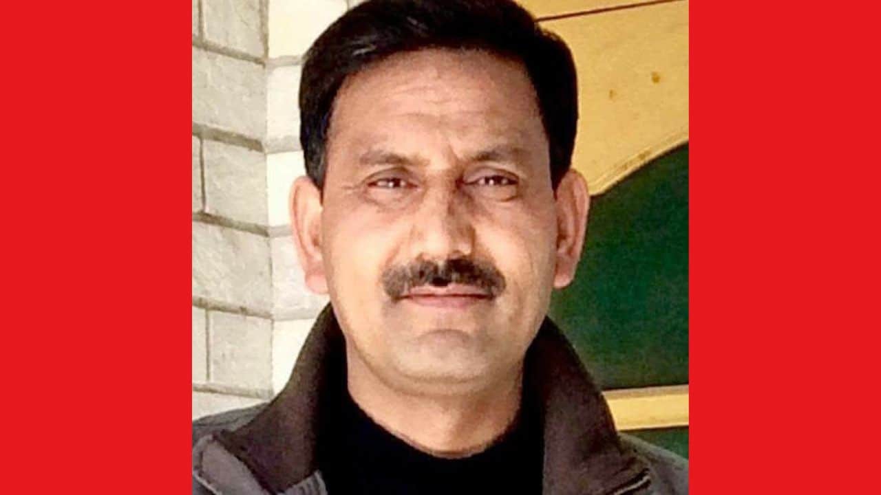 लाभ सिंह गुलेरिया कनिष्ठ अभियंता। (फाइल फोटो)।