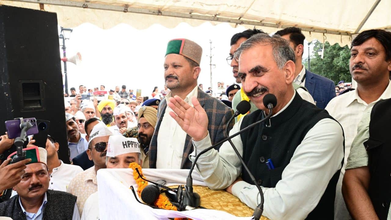 मुख्यमंत्री सुखविंद्र सिंह सुक्खू संबोधित करते हुए।