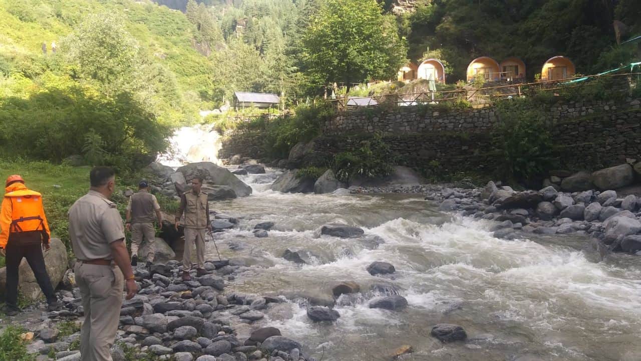 मनाली के मझाच नाले में बहने के बाद ट्रेकर का शव ब्यास नदी से बरामद किया गया।