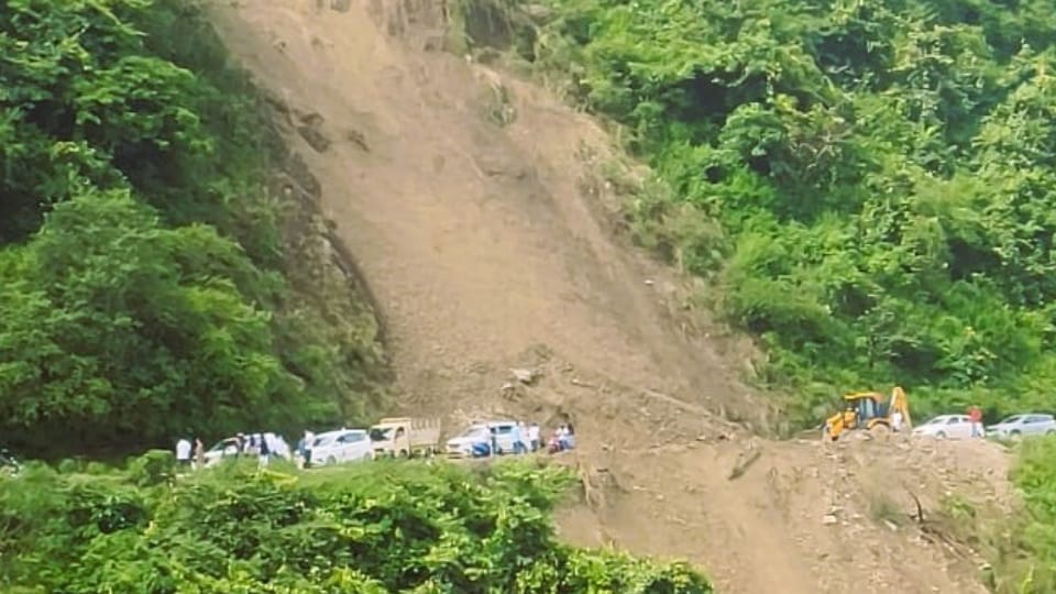 Mussoorie Kimadi LKD road closed again due to landslide constant risk from falling stones and debris
