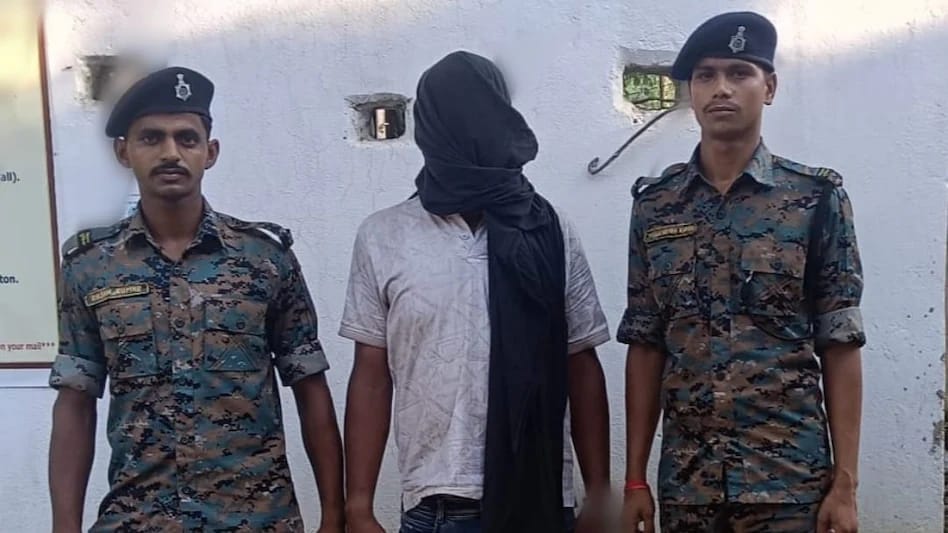 पुलिस की गिरफ्त में आरोपी