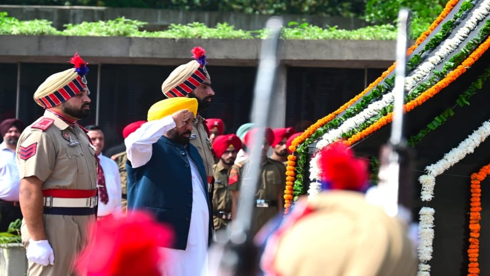 CM Mann paid tribute to the martyrs on Kargil Vijay Diwas