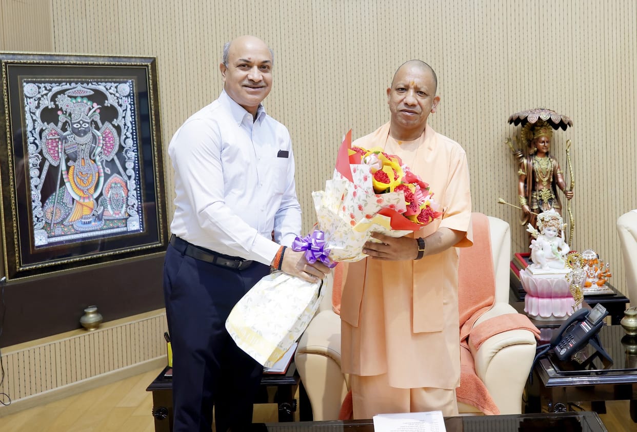 UP: Deepak Kumar met CM Yogi, discussed Vision 2036, Chief Minister congratulated him on his victory.