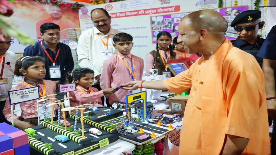CM Yogi Adityanath Visits Agra, Unveils 342 Crore Development Projects During Public Rally