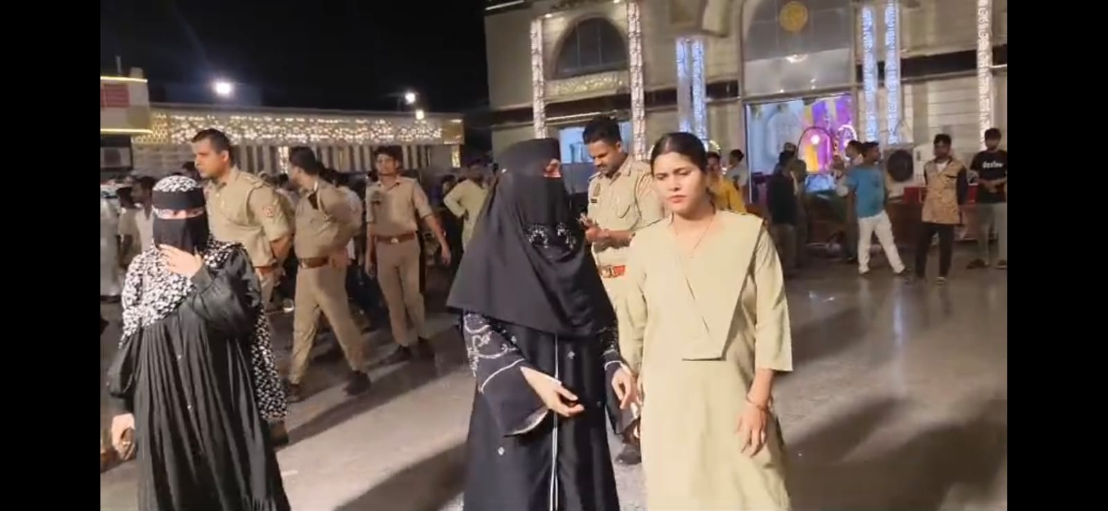 kanpur-chakeri-second-marriage-stopped-by-first-wife-marriage-lawn-hangama